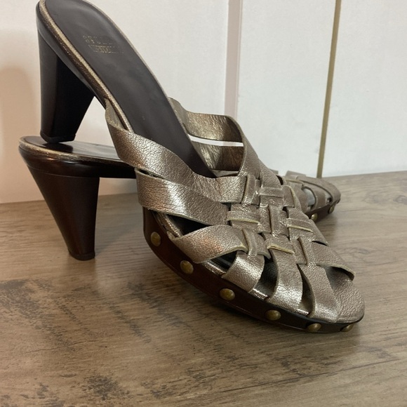 Stuart Weitzman | Dark Bronze Leather Woven Heeled Sandals - Clog Stud Style - 8 - Picture 8 of 8